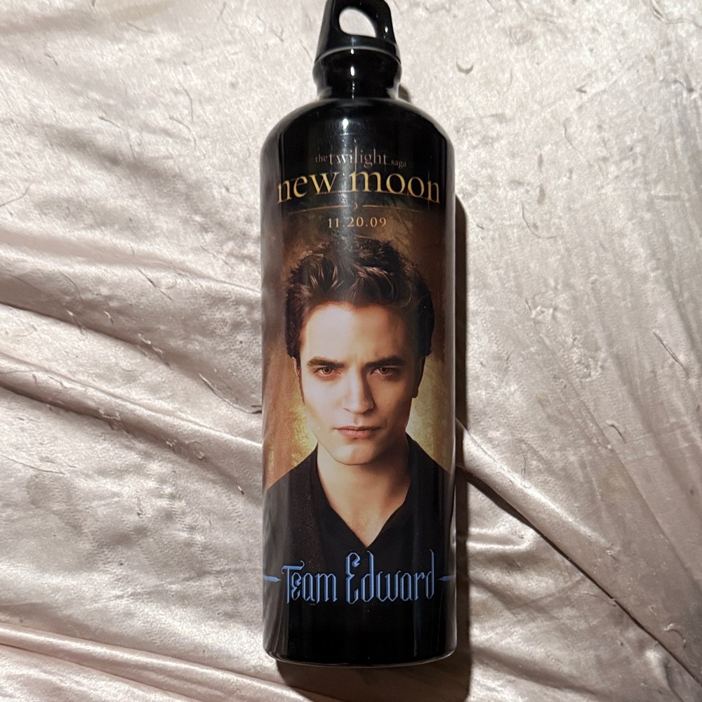 The Twlight Saga New Moon Team Edward Metal Water Bottle!! (new)